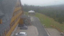 Parkoviště a hlavní vchod