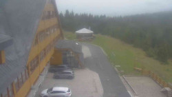 Parkoviště a hlavní vchod