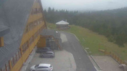 Parkoviště a hlavní vchod