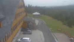 Parkoviště a hlavní vchod