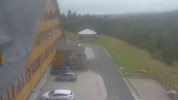 Parkoviště a hlavní vchod