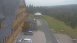 Parkoviště a hlavní vchod