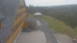 Parkoviště a hlavní vchod