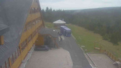 Parkoviště a hlavní vchod