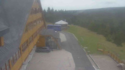 Parkoviště a hlavní vchod