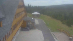 Parkoviště a hlavní vchod