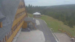 Parkoviště a hlavní vchod