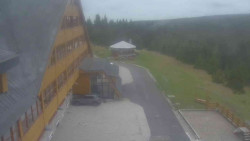 Parkoviště a hlavní vchod