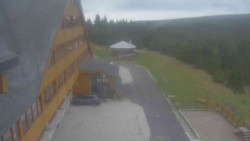 Parkoviště a hlavní vchod