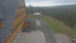 Parkoviště a hlavní vchod