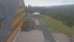 Parkoviště a hlavní vchod
