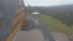 Parkoviště a hlavní vchod