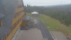 Parkoviště a hlavní vchod