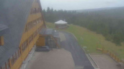 Parkoviště a hlavní vchod