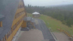 Parkoviště a hlavní vchod