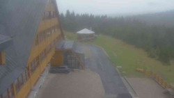 Parkoviště a hlavní vchod