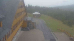 Parkoviště a hlavní vchod