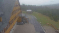 Parkoviště a hlavní vchod