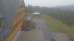 Parkoviště a hlavní vchod