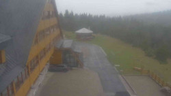 Parkoviště a hlavní vchod