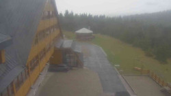 Parkoviště a hlavní vchod
