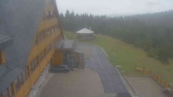 Parkoviště a hlavní vchod