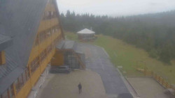 Parkoviště a hlavní vchod