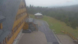 Parkoviště a hlavní vchod
