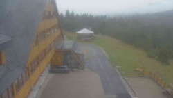 Parkoviště a hlavní vchod