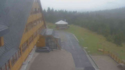 Parkoviště a hlavní vchod