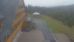 Parkoviště a hlavní vchod