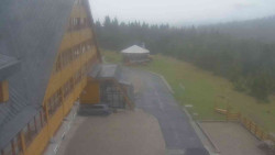 Parkoviště a hlavní vchod
