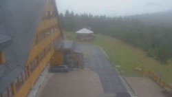 Parkoviště a hlavní vchod