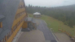 Parkoviště a hlavní vchod