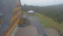 Parkoviště a hlavní vchod