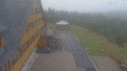 Parkoviště a hlavní vchod