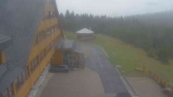 Parkoviště a hlavní vchod
