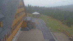 Parkoviště a hlavní vchod