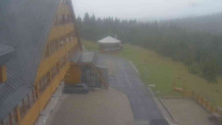 Parkoviště a hlavní vchod