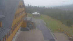 Parkoviště a hlavní vchod