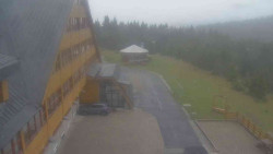Parkoviště a hlavní vchod