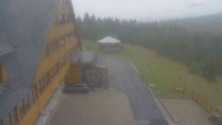 Parkoviště a hlavní vchod