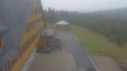 Parkoviště a hlavní vchod