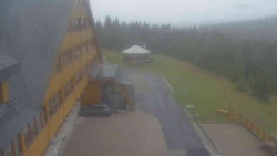 Parkoviště a hlavní vchod