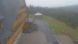 Parkoviště a hlavní vchod