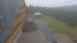 Parkoviště a hlavní vchod
