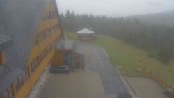Parkoviště a hlavní vchod