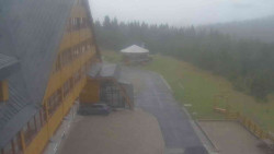 Parkoviště a hlavní vchod