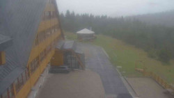 Parkoviště a hlavní vchod
