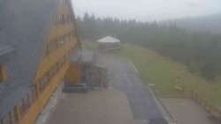 Parkoviště a hlavní vchod